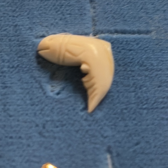 Alaskan Carved Ivory Fish tie tac - Picture 2 of 2